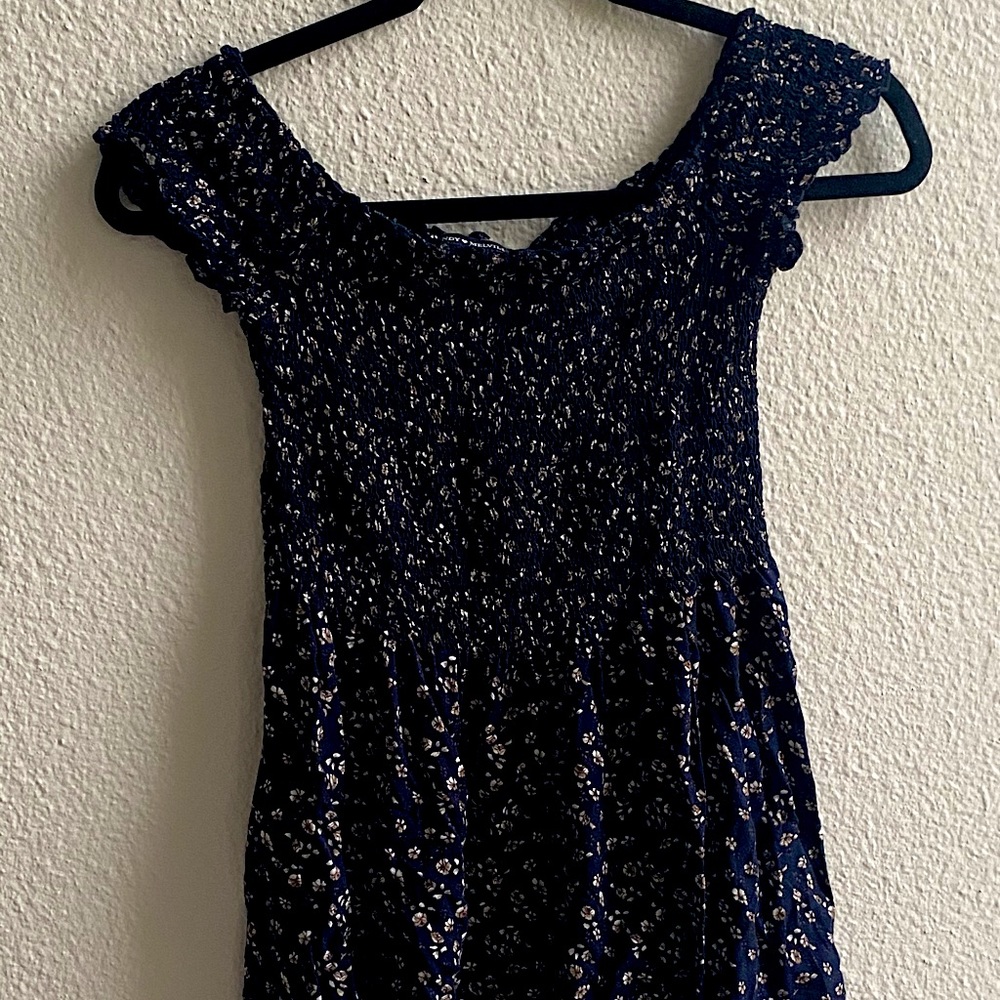 Brandy Melville Floral Top (Small)
